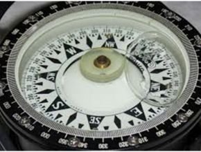 Gambar kompas di kapal