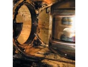 Crankshaft and access for cylinder liner